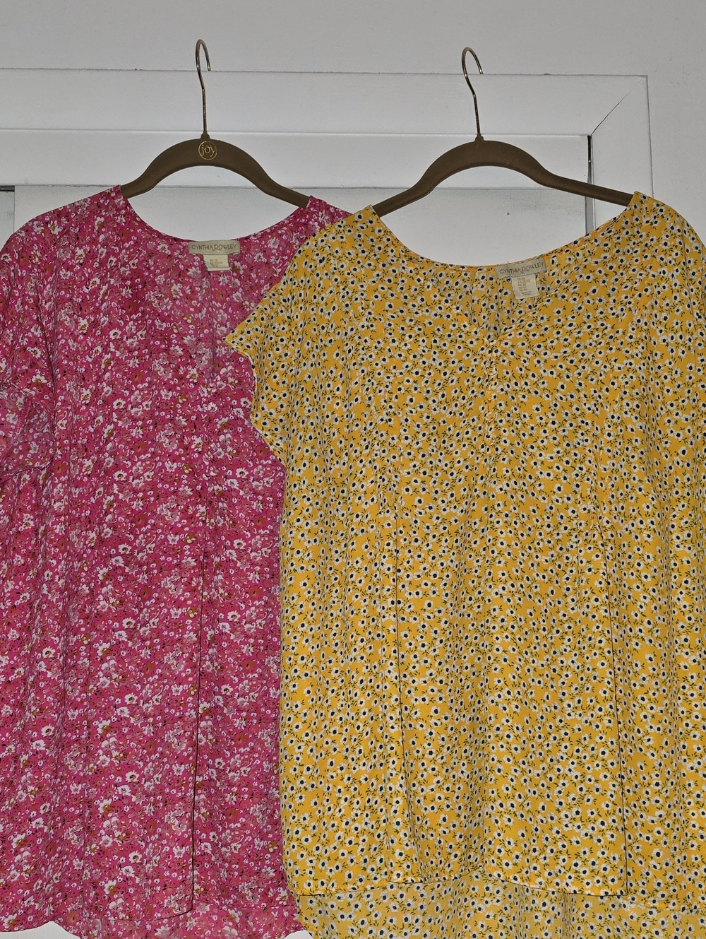 2 Cynthia Rowley Flutter Sleeve Floral Tops